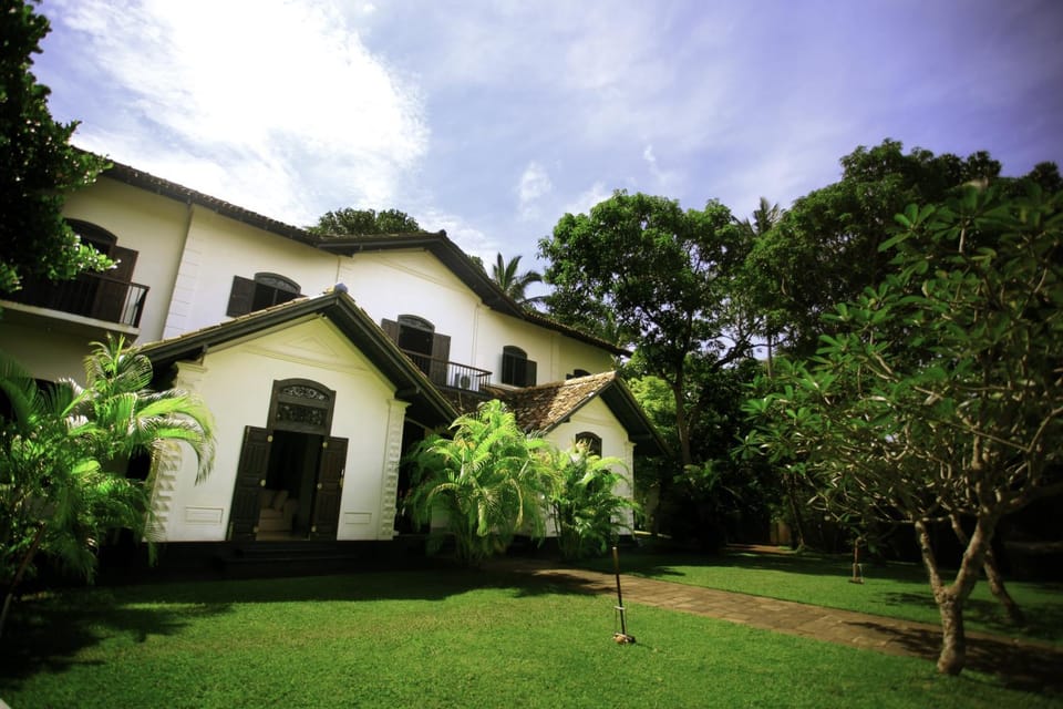 Facade/entrance, View (from property/room)