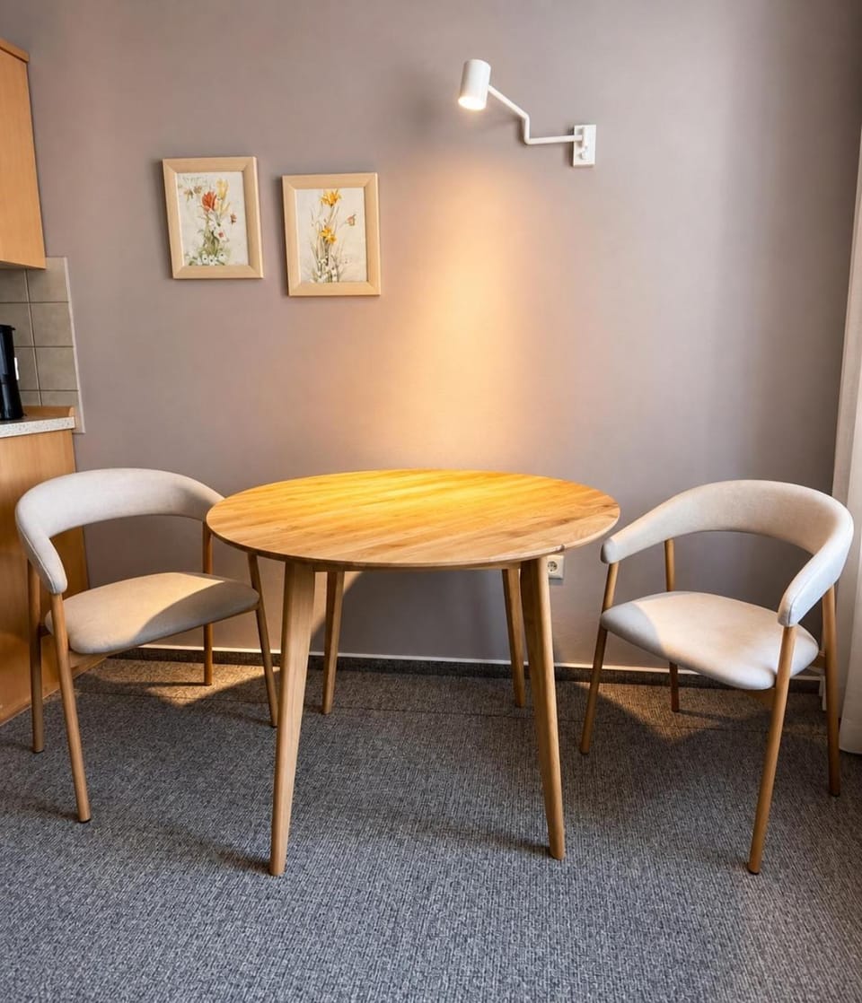Kitchen or kitchenette, Seating area, Dining area