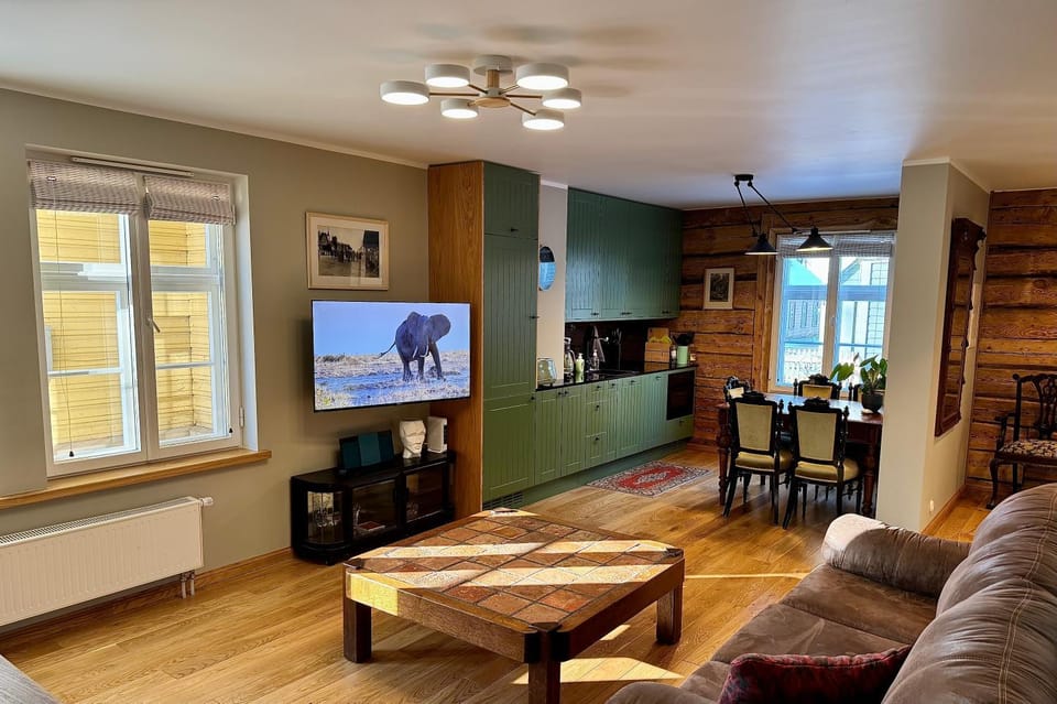 TV and multimedia, Living room, Seating area, Dining area