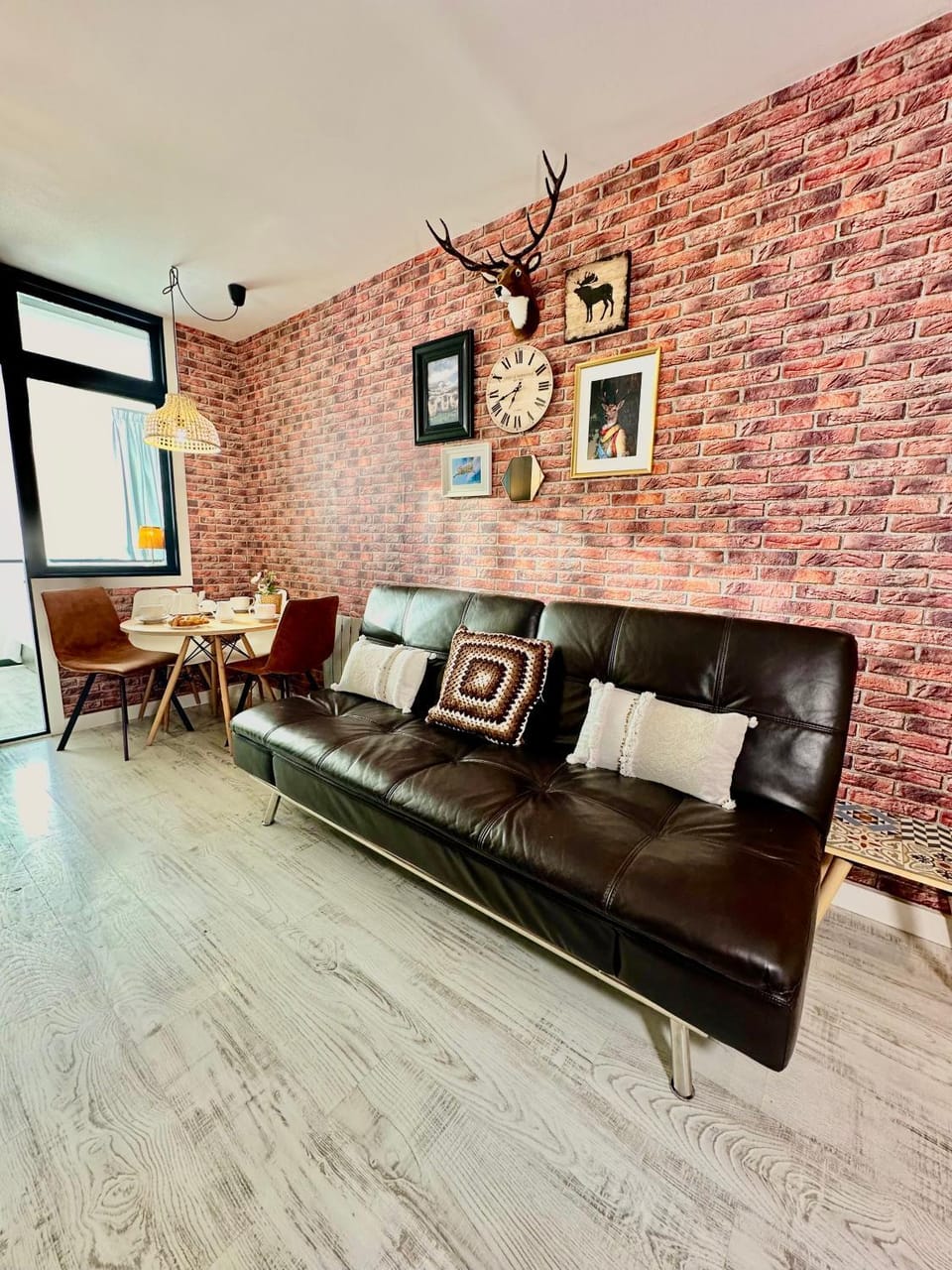 Nearby landmark, Living room, Seating area, Breakfast, internet