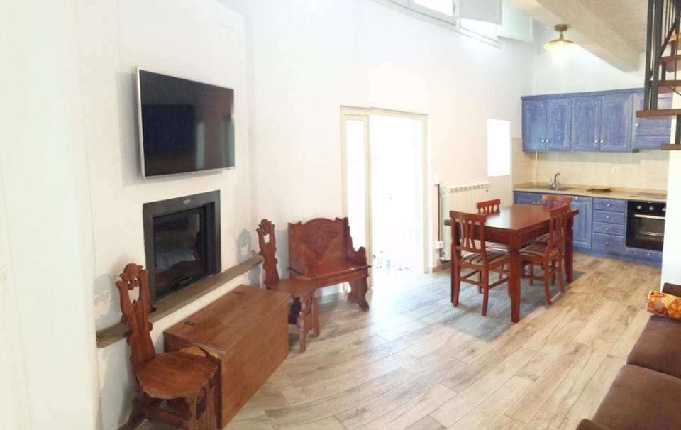 TV and multimedia, Living room, Dining area