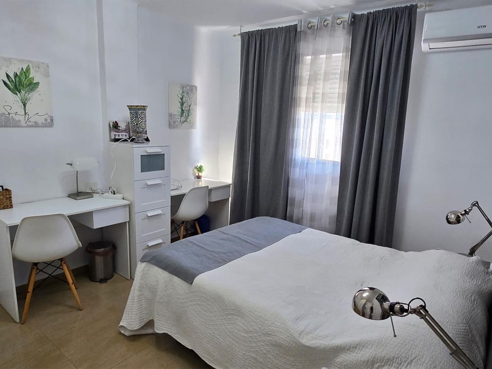 Seating area, Bedroom, air conditioner
