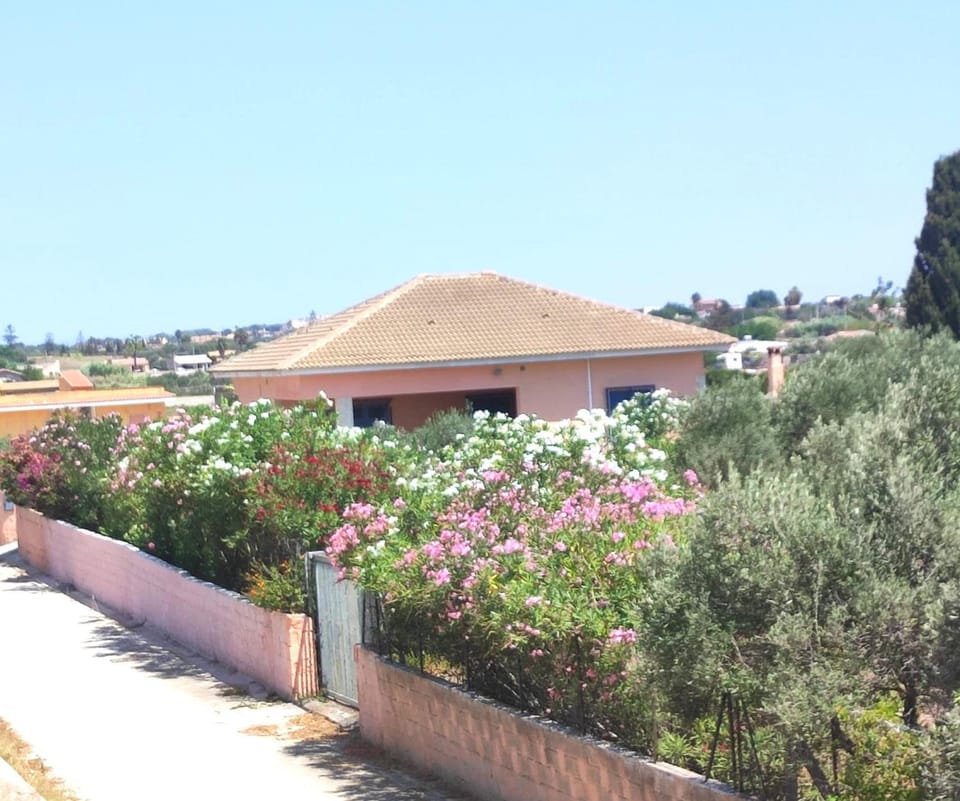 VILLA FIOR D'OLEANDRO House in Santa Maria del Focallo