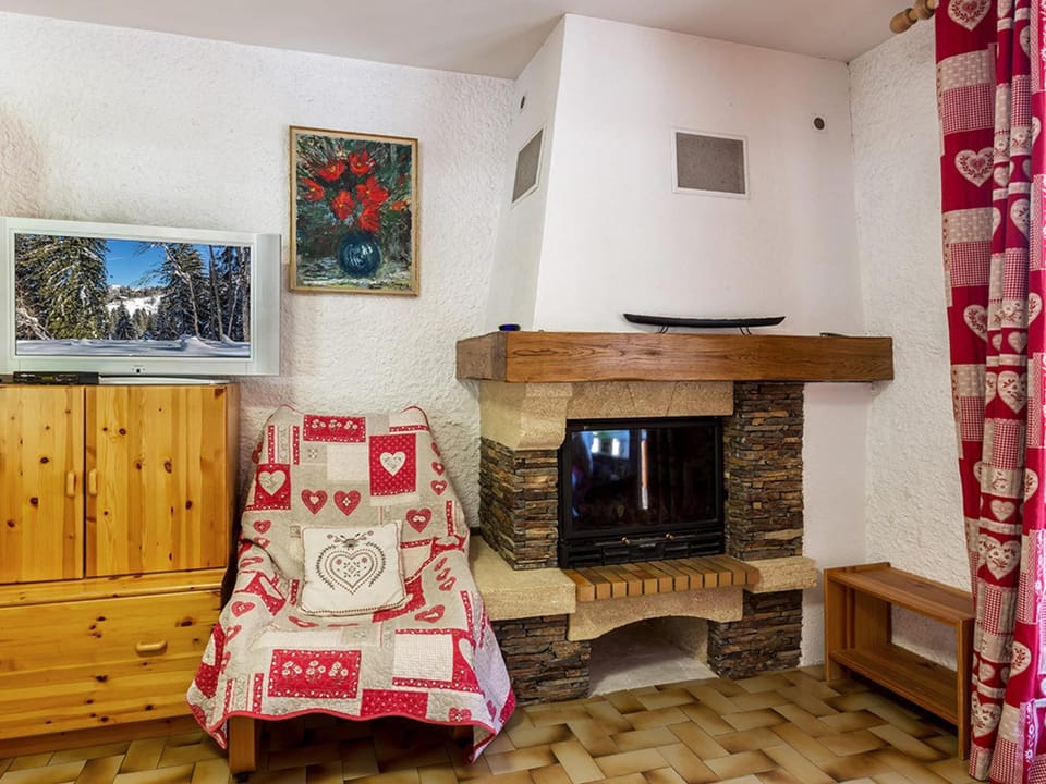 Appartement cosy, proche pistes et centre, 3 pièces, 6 pers, cheminée, balcon, parking - FR-1-437-53 Apartment in La Clusaz