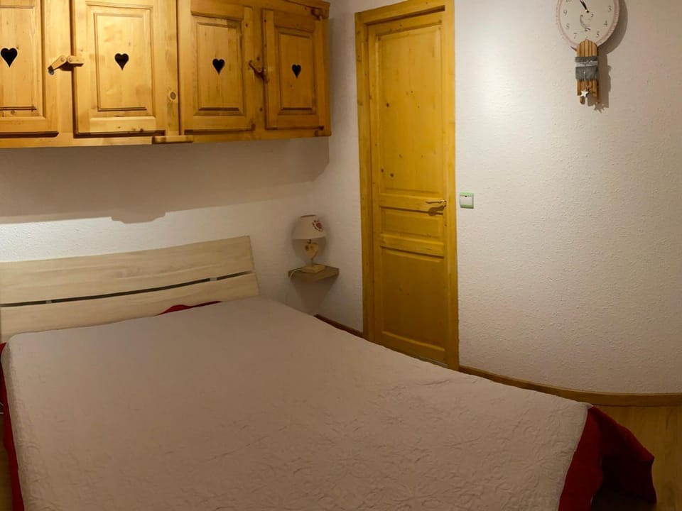 Les Saisies: T2 cabine, 6 pers, terrasse sud, animaux admis - FR-1-293-219 Cabin in Villard-sur-Doron