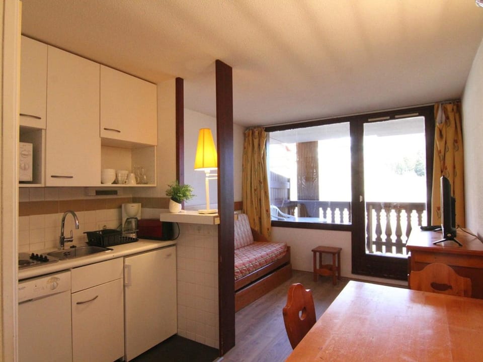 Appartement cosy 4 pers, proche pistes et commerces, balcon est, animaux ok, Huez - FR-1-405-155 Apartment in Huez