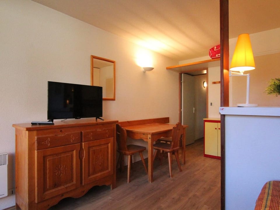Appartement cosy 4 pers, proche pistes et commerces, balcon est, animaux ok, Huez - FR-1-405-155 Apartment in Huez