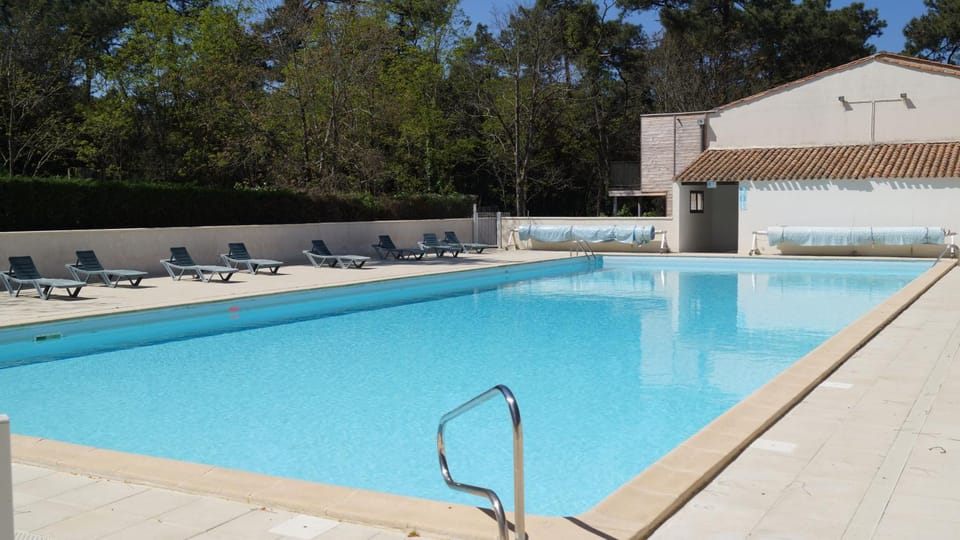 Swimming pool, Swimming pool