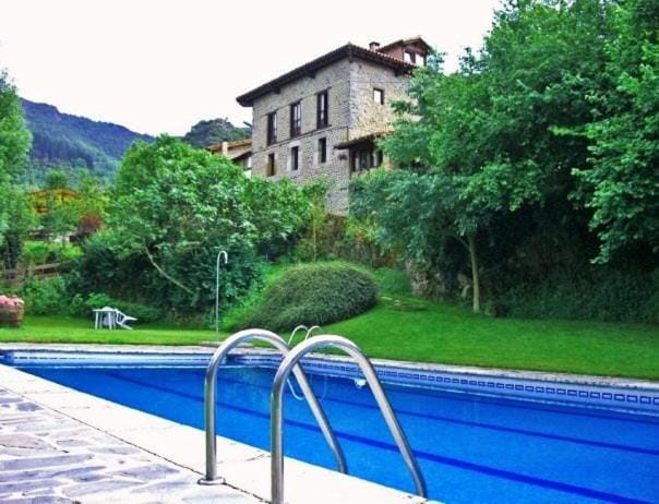 Swimming pool, Swimming pool