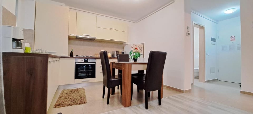 Coffee/tea facilities, Kitchen or kitchenette, Dining area, minibar, pet friendly, stove, toaster