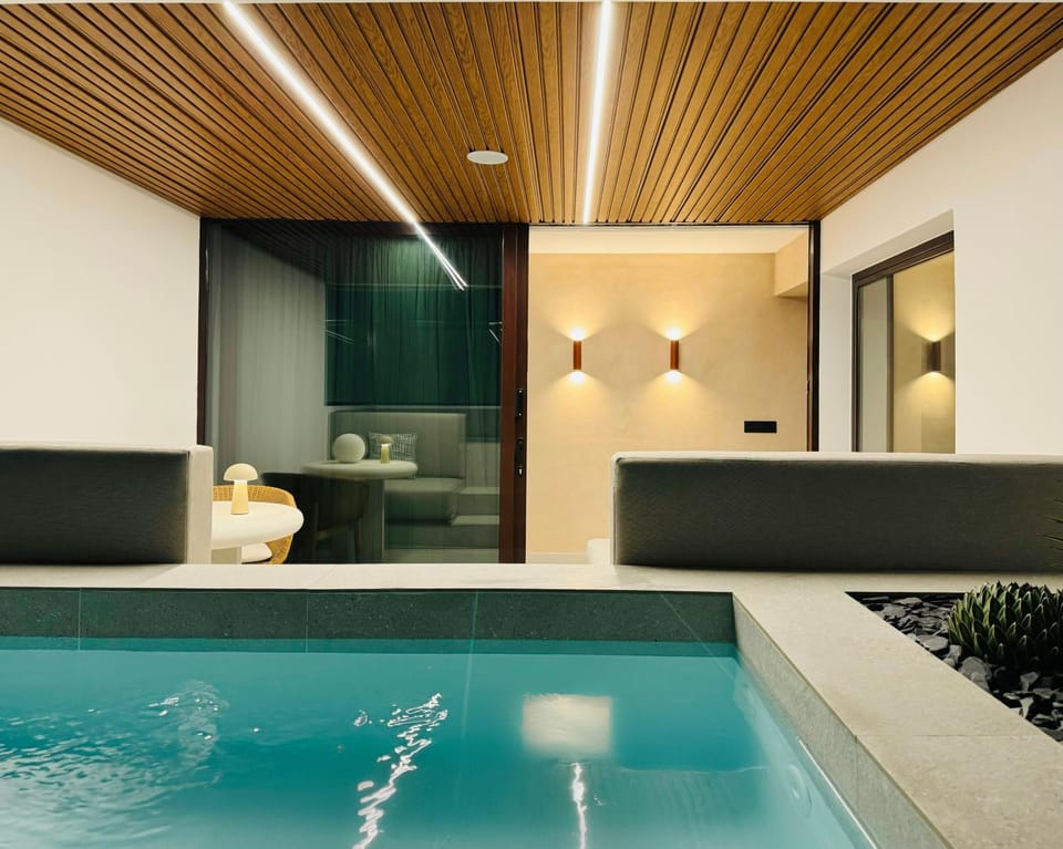 Balcony/Terrace, Pool view, Swimming pool