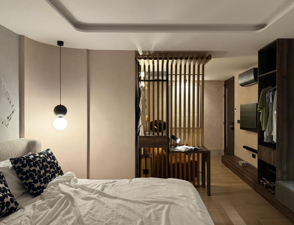 Bed, TV and multimedia, Photo of the whole room, wardrobe, air conditioner