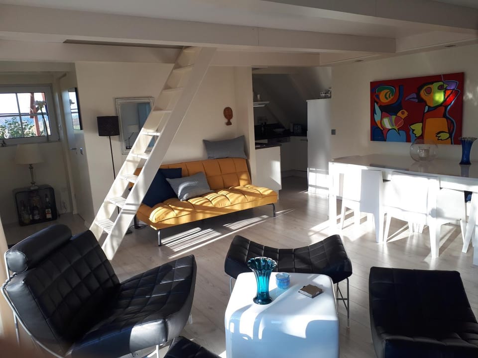 Living room, Seating area