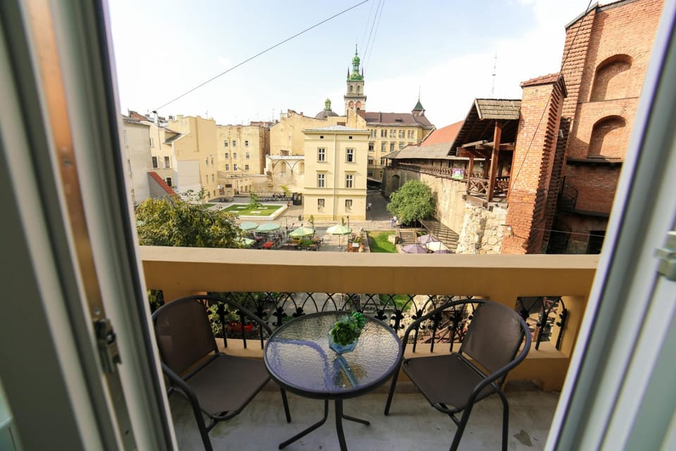 View (from property/room), Balcony/Terrace, City view