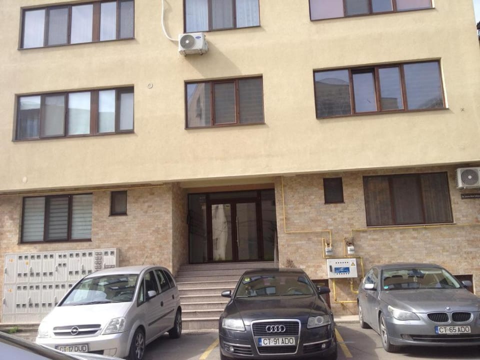 Property building, Facade/entrance, Neighbourhood, Street view