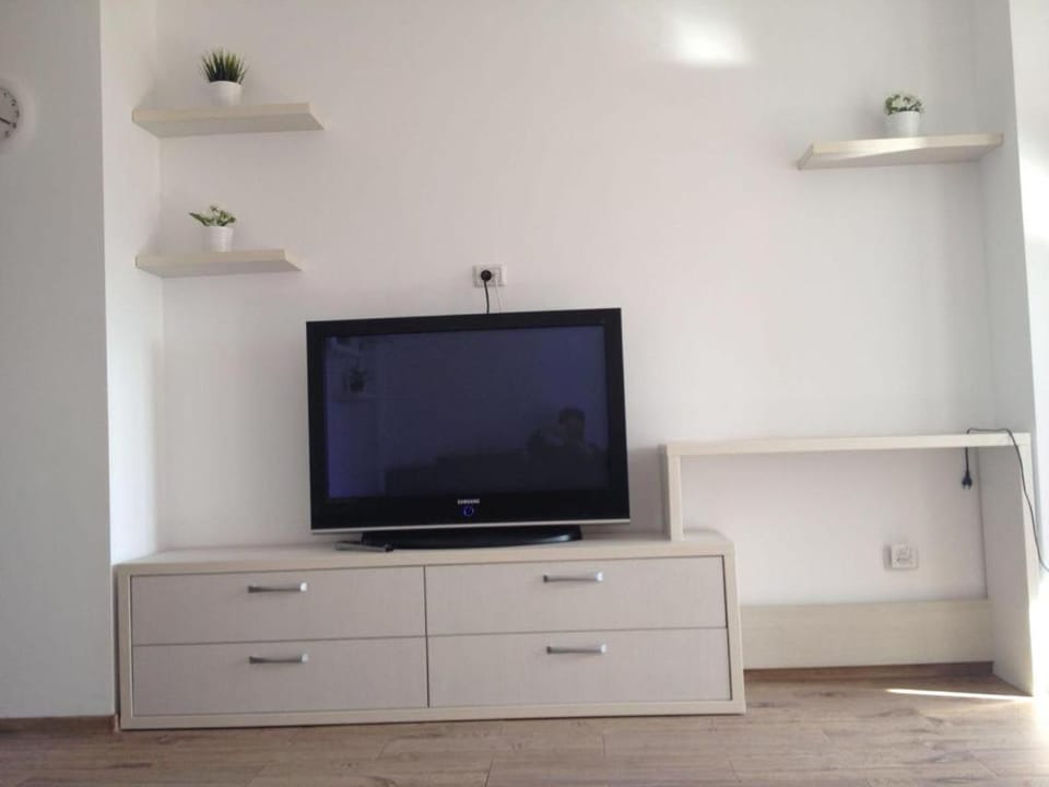Communal lounge/ TV room, TV and multimedia, Living room