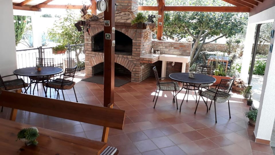 Patio, Restaurant/places to eat, BBQ facilities, Garden, Balcony/Terrace, Lounge or bar, Seating area