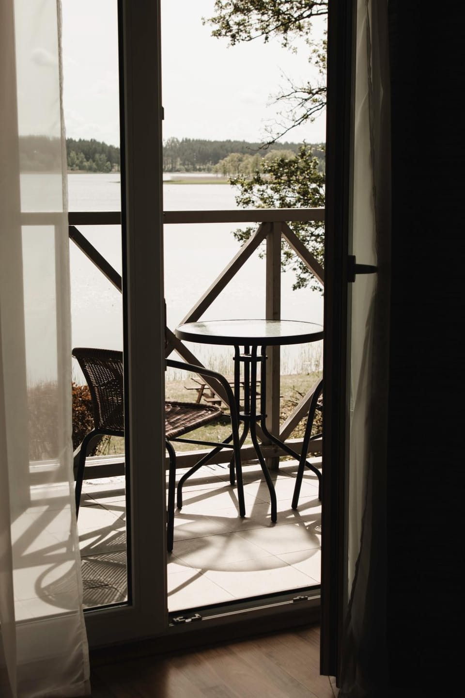 View (from property/room), Balcony/Terrace, Seating area, Lake view, River view