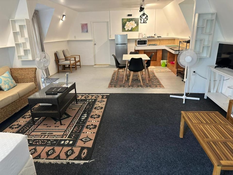 Kitchen or kitchenette, Living room, Dining area, minibar