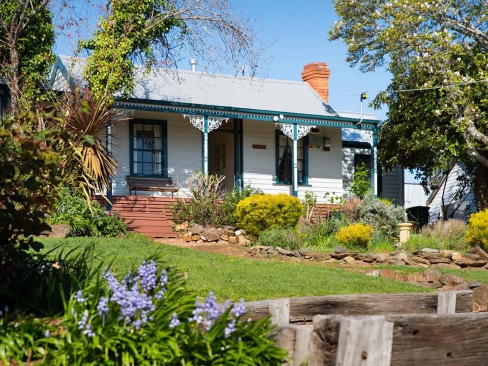 Gladville- old world charm with stunning views House in Daylesford