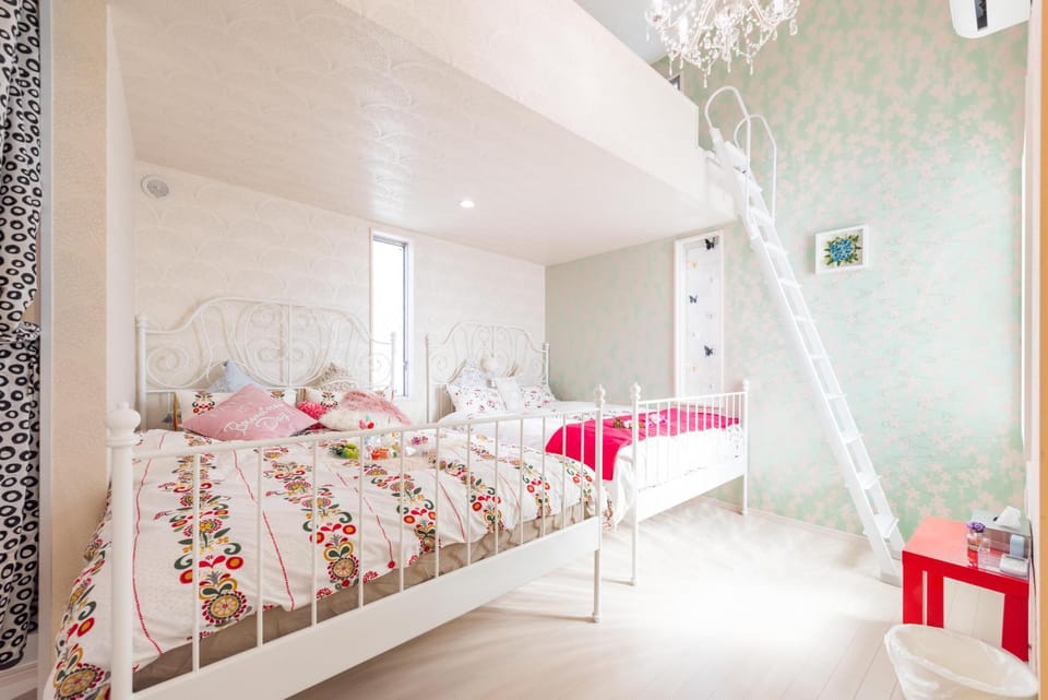 Bed, Photo of the whole room, Bedroom