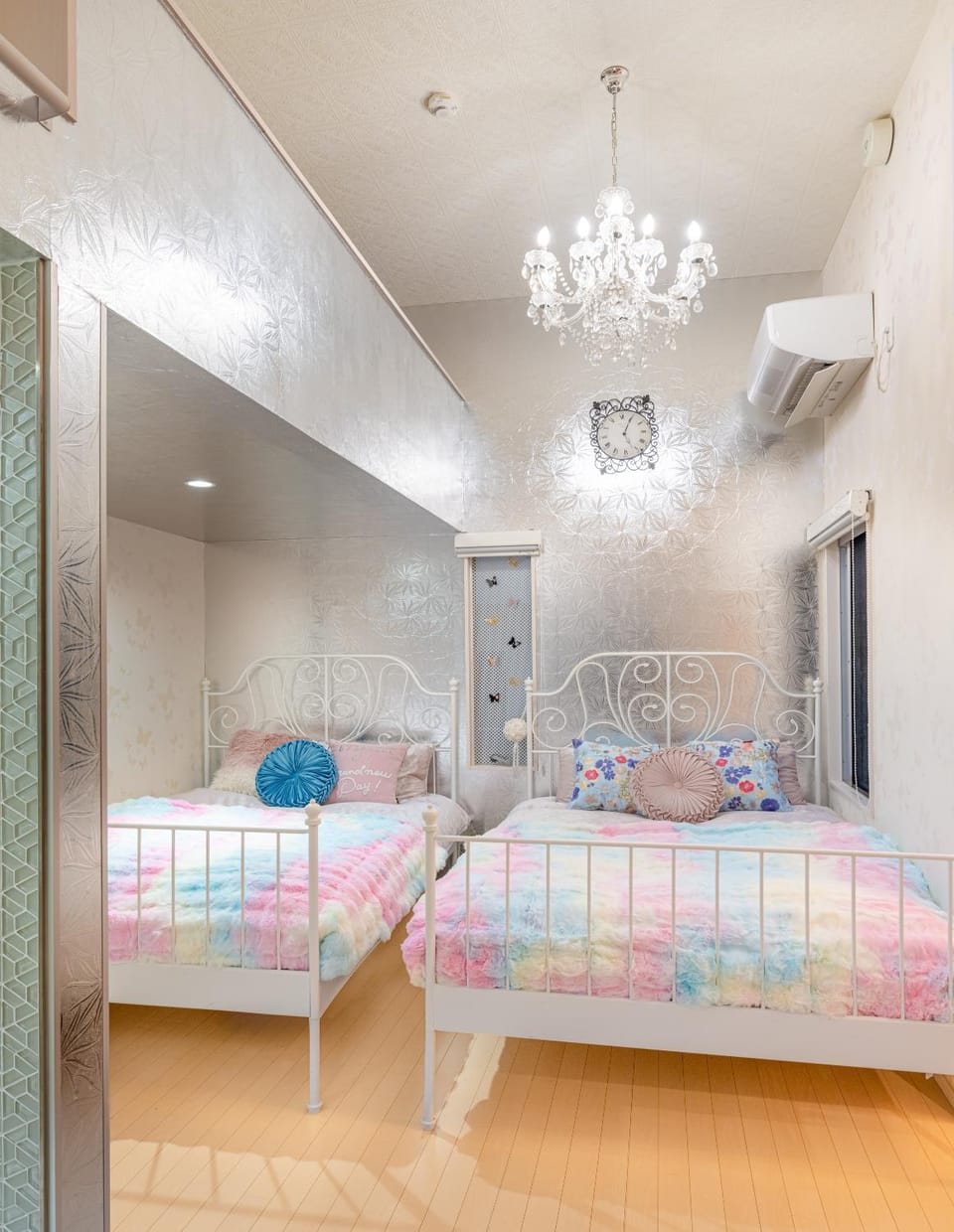 Bed, Photo of the whole room, Bedroom, air conditioner