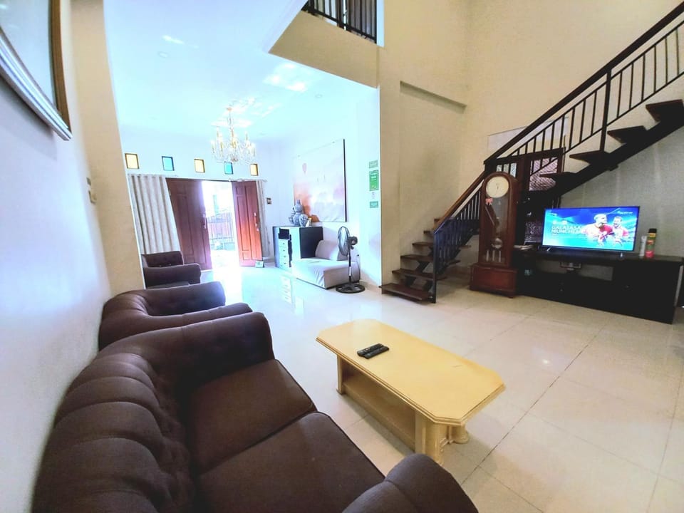 Communal lounge/ TV room, Living room, Seating area