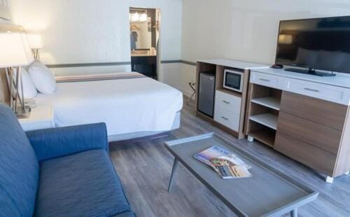 Seating area, Bedroom