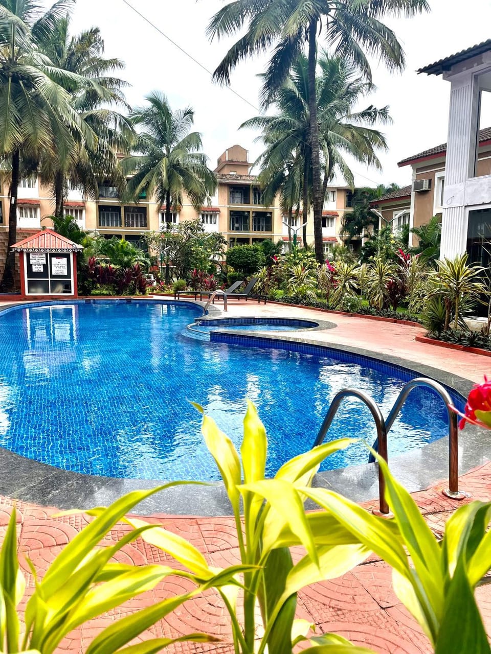 Property building, Garden, Garden view, Pool view, Swimming pool