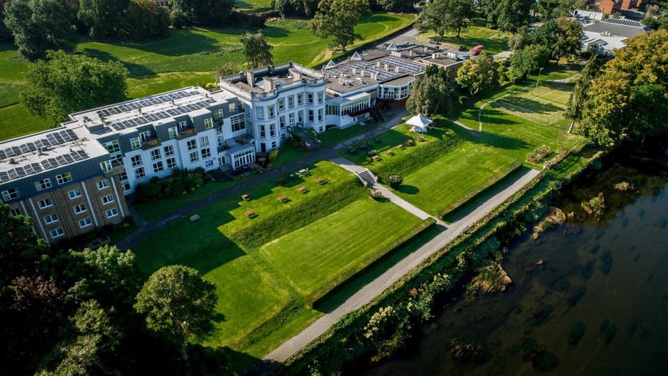 Bird's eye view, Fitness centre/facilities, Fitness centre/facilities, Garden view, Swimming pool