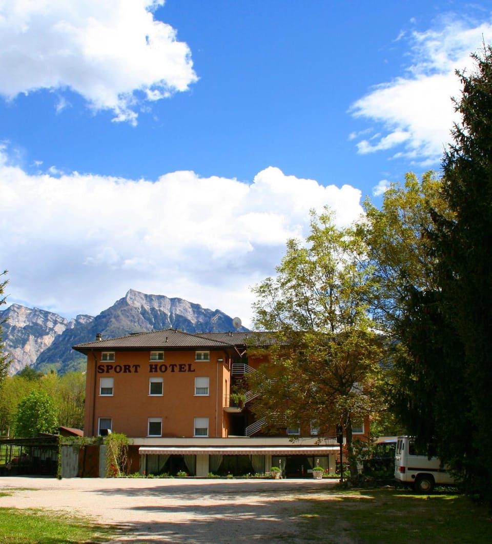 Facade/entrance, Day