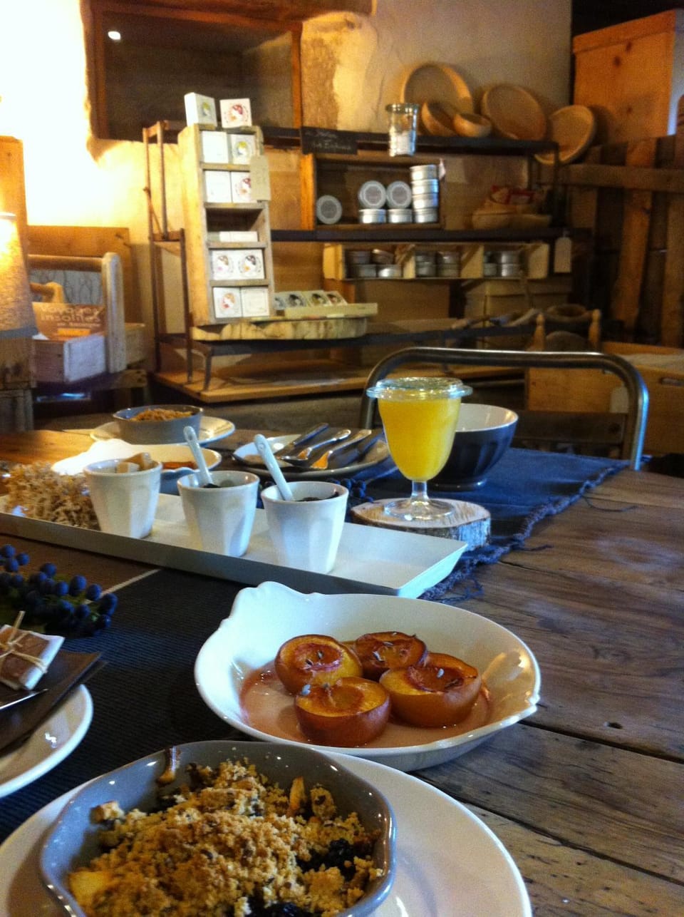 Food and drinks, Dining area, Food, Breakfast, Continental breakfast, Drinks