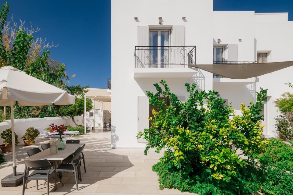 Nautilus Apartments Bed and Breakfast in Paros