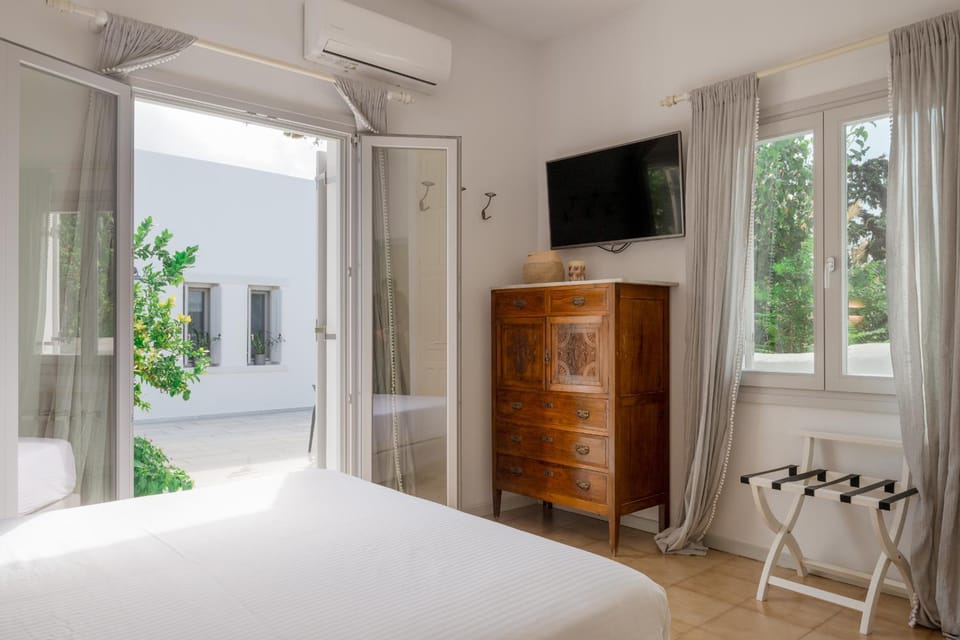 Nautilus Apartments Bed and Breakfast in Paros