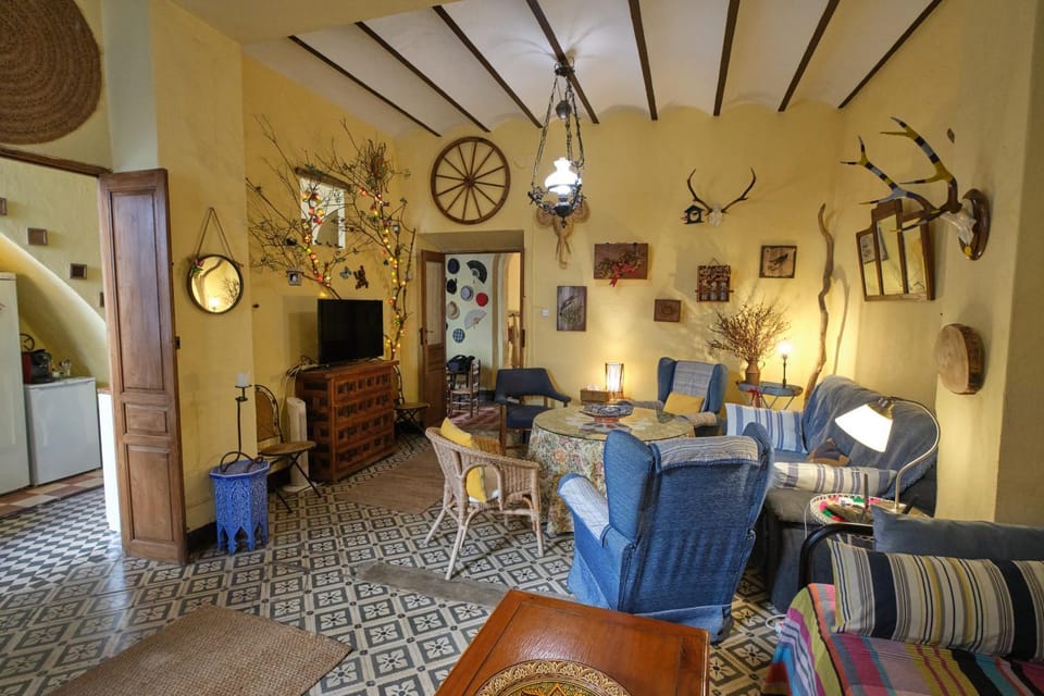 TV and multimedia, Living room, Seating area, Dining area