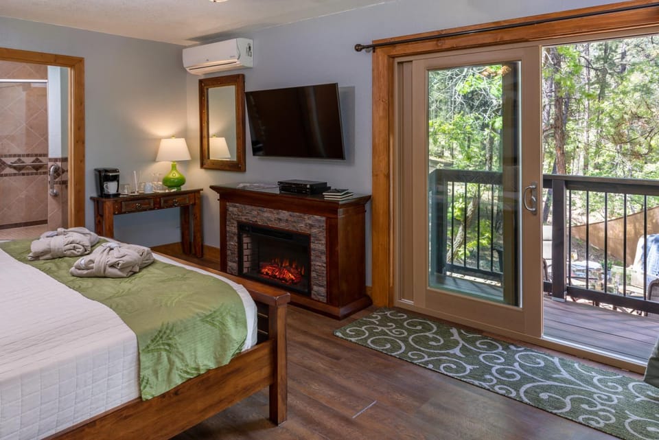 TV and multimedia, View (from property/room), Bedroom, flat iron