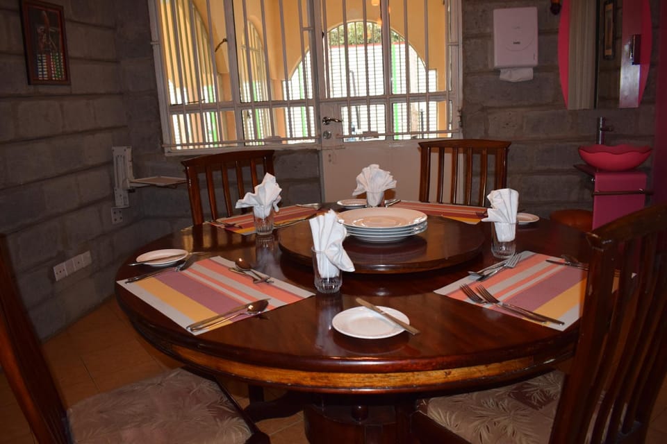 Tommy's Airport Lounge Bed and Breakfast in Nairobi