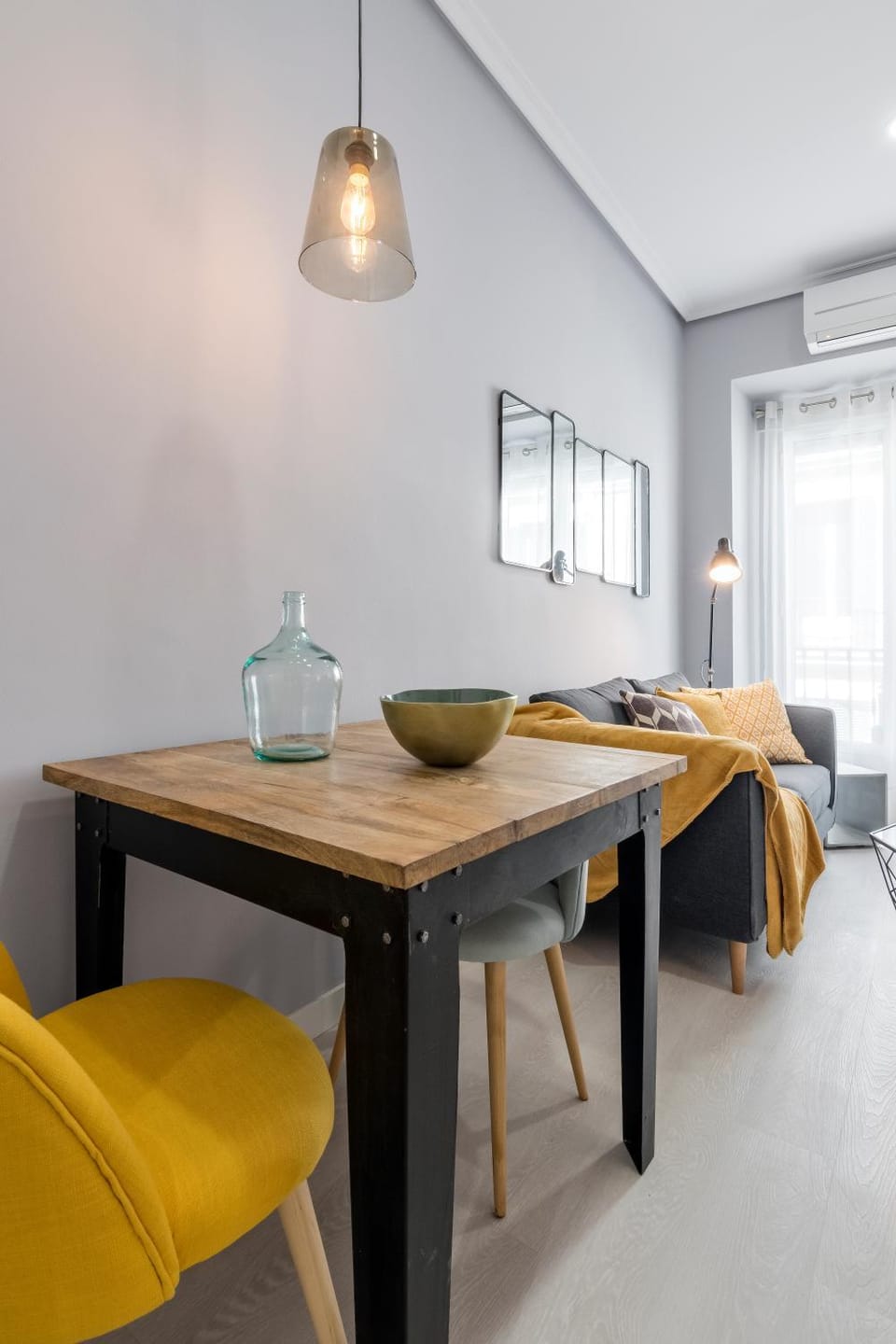 Living room, Seating area, Dining area