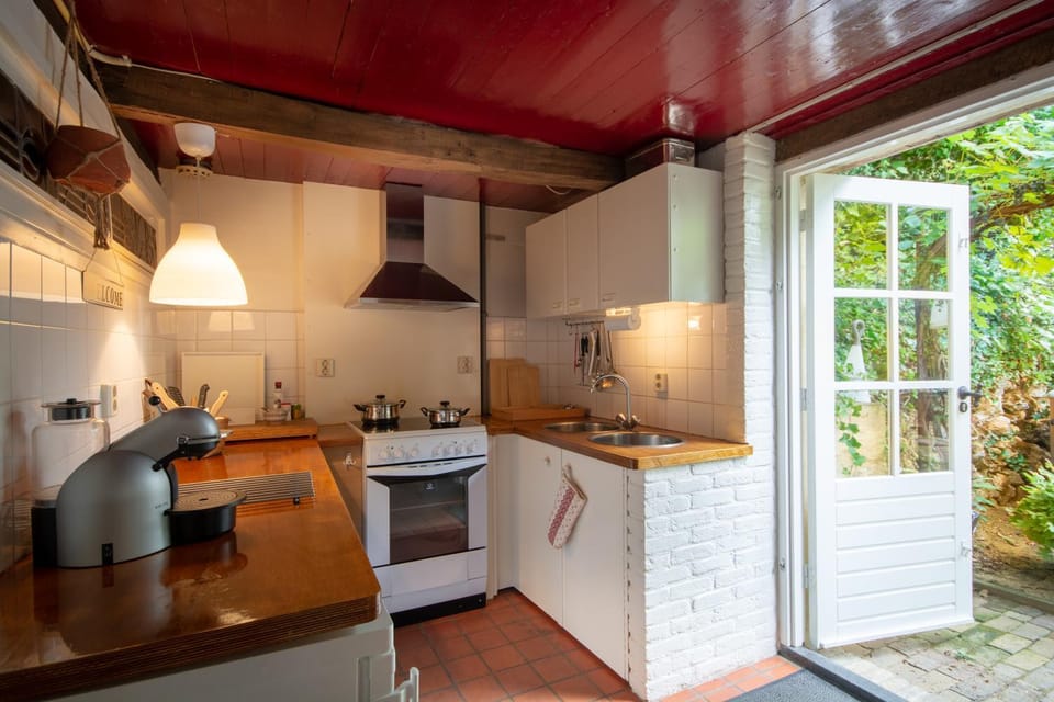 Coffee/tea facilities, Kitchen or kitchenette