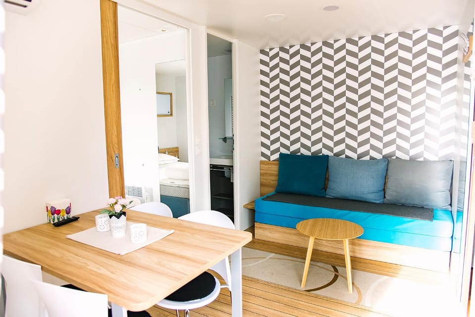 TV and multimedia, Living room, Dining area
