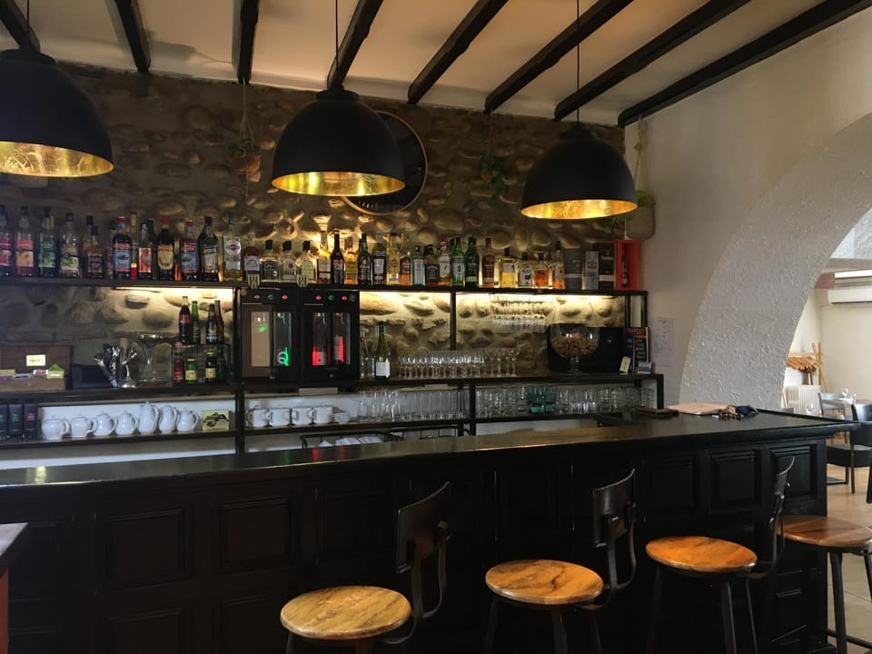 Lounge or bar, Food and drinks, Drinks, locker