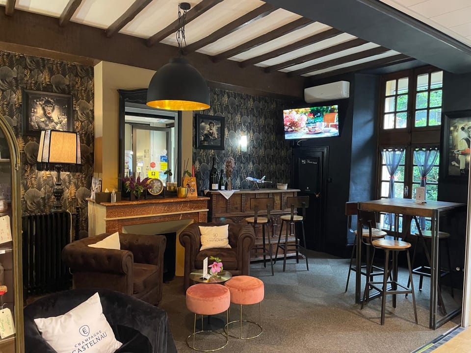 Communal lounge/ TV room, Lounge or bar