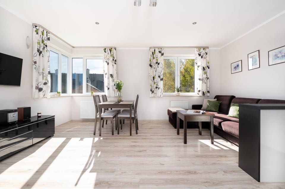 Seating area, Dining area, Mountain view