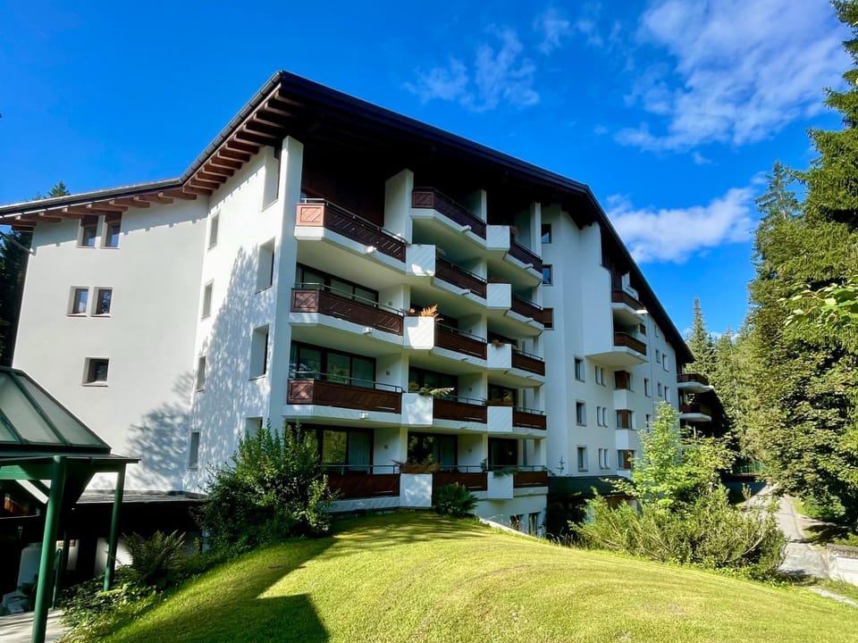 Property building, Day, Garden, Garden view