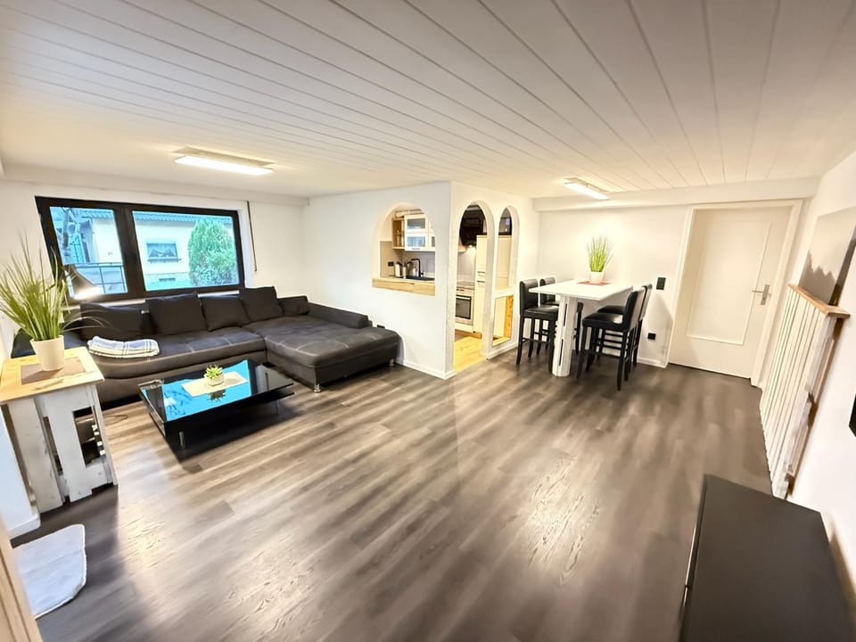 TV and multimedia, Kitchen or kitchenette, Living room, Seating area, Dining area