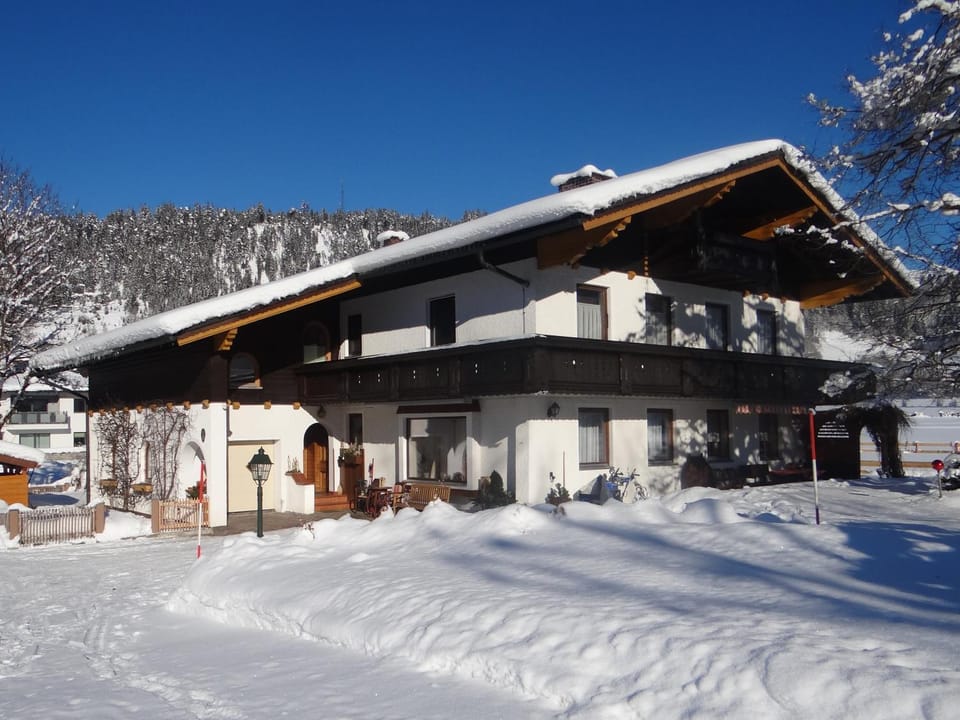 Facade/entrance, Winter