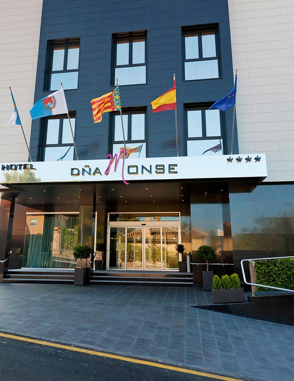 Facade/entrance