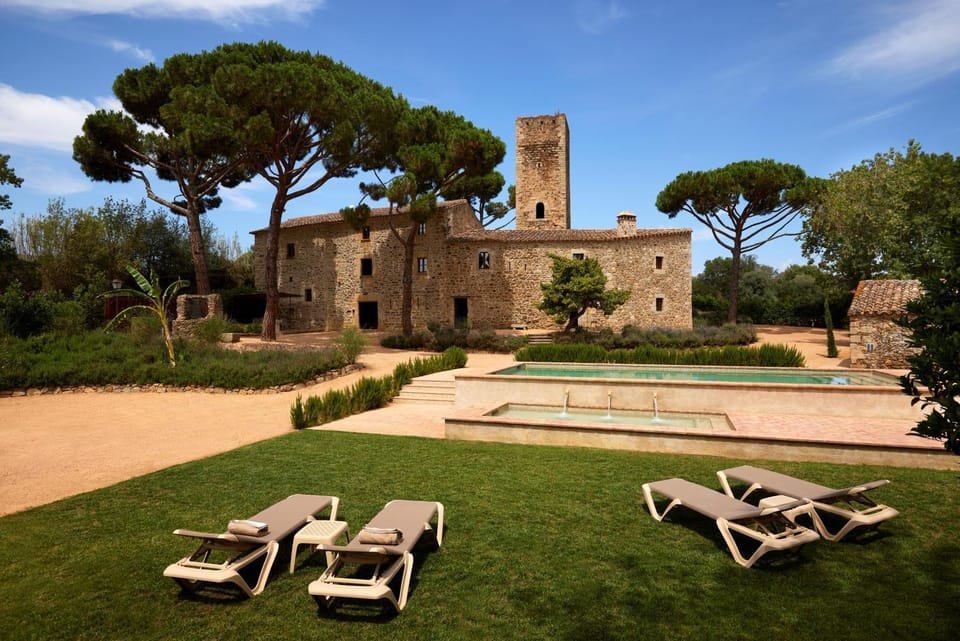 Property building, Spring, Day, Natural landscape, Garden, Garden view, Pool view, Swimming pool, sunbed
