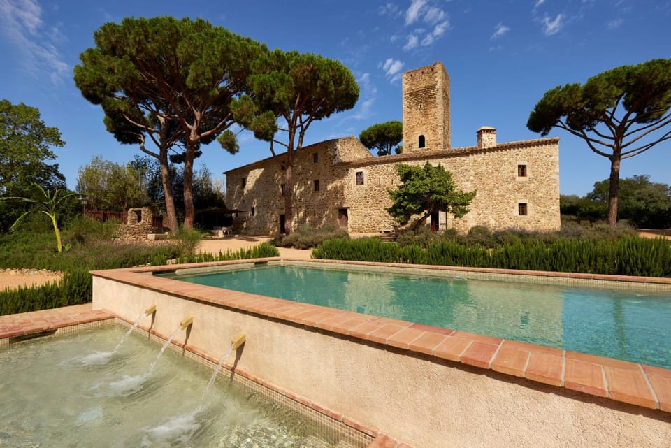 Property building, Day, Garden, Garden view, Landmark view, Pool view, Swimming pool