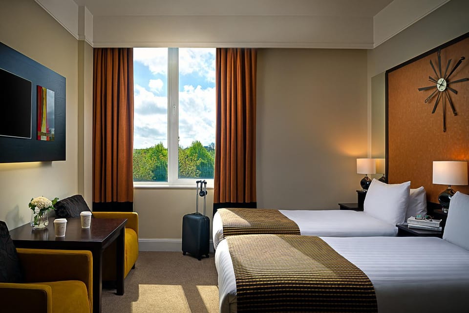 Bed, View (from property/room), Bedroom, Garden view